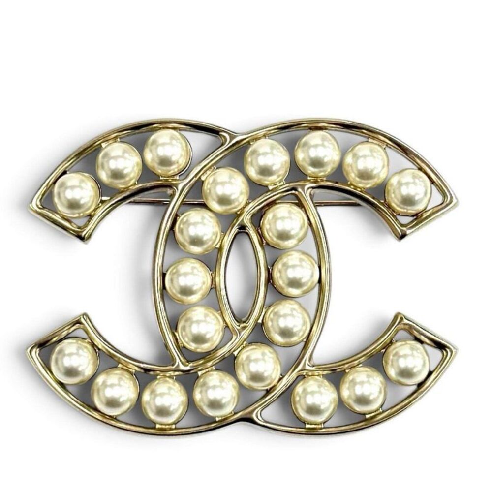 Chanel Imitation Pearl Brooch